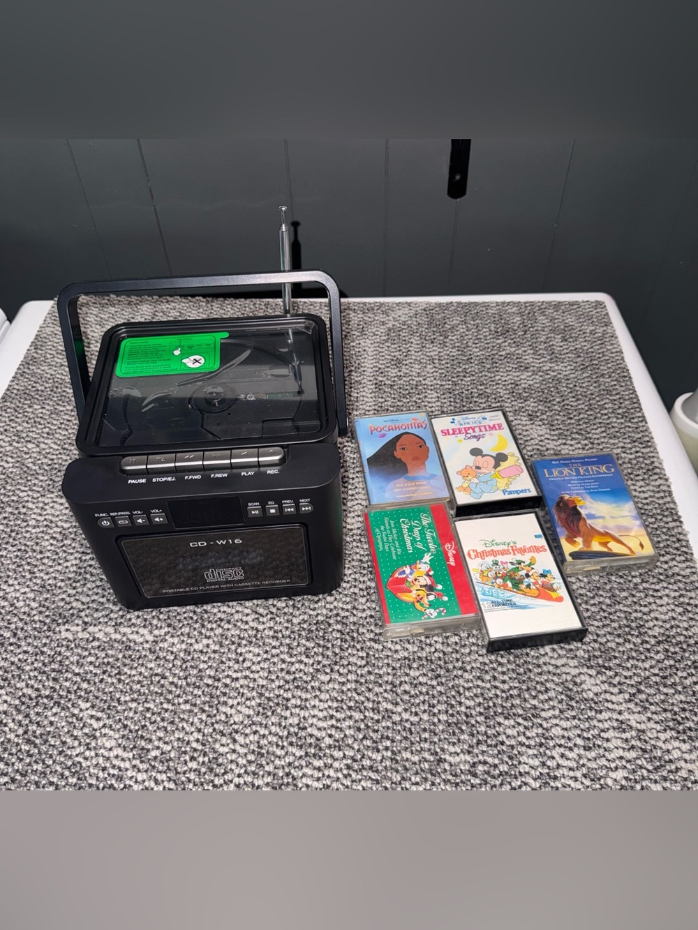 Portable CD Player & Cassette Recorder (CD-W16) + 5 Disney Cassette Tapes